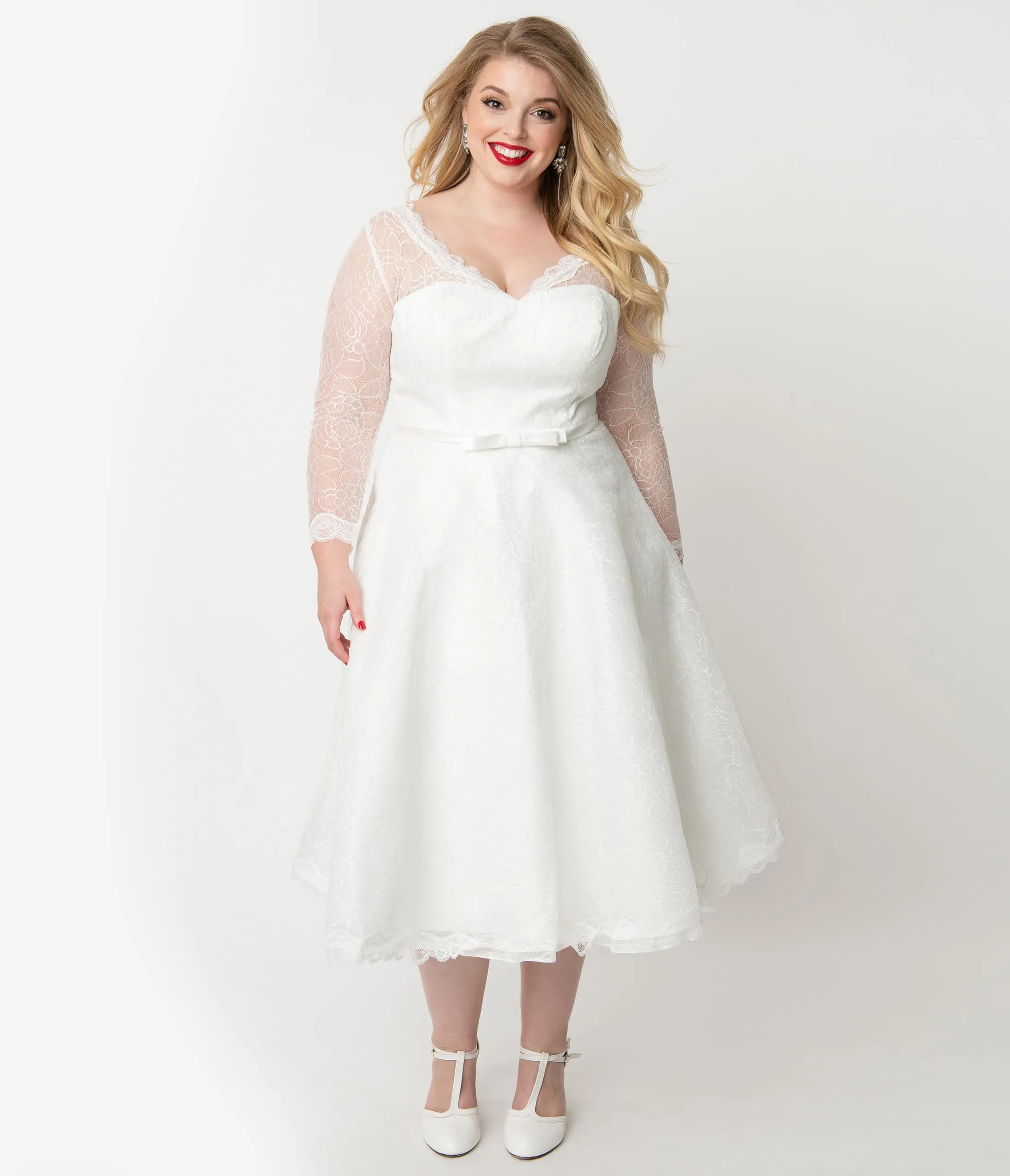 Unique Vintage Plus Size 1950s White Lace Long Sleeve Martinique Bridal Dress