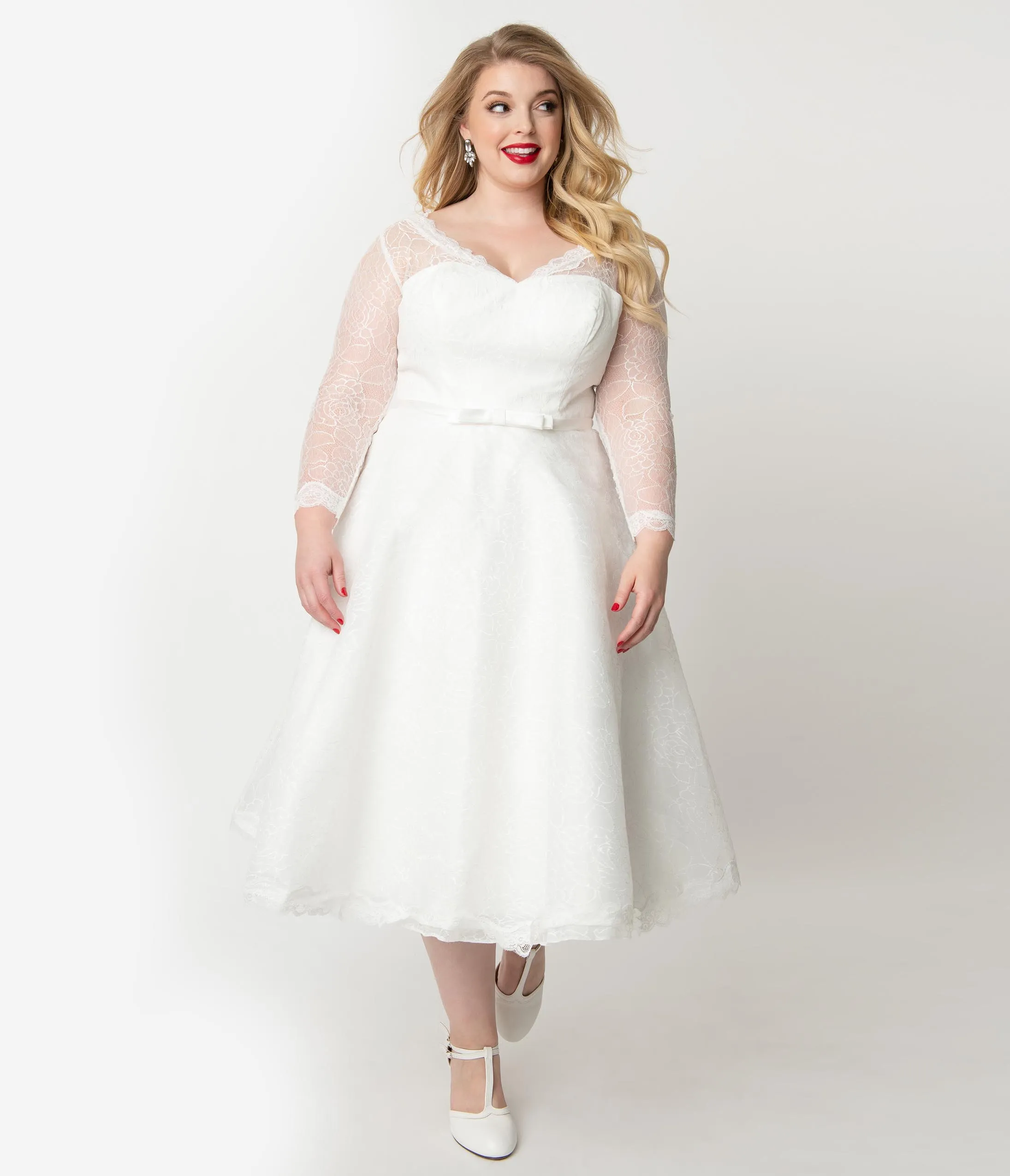 Unique Vintage Plus Size 1950s White Lace Long Sleeve Martinique Bridal Dress